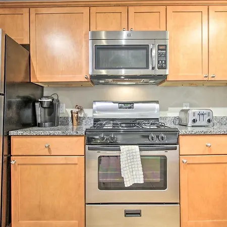 Inviting Salem Apartment Near Waterfront And Museums Exterior photo