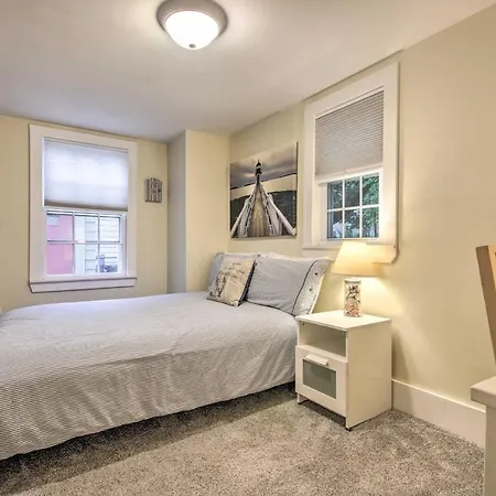 Inviting Salem Apartment Near Waterfront And Museums Exterior photo