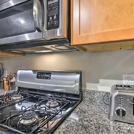 Inviting Salem Apartment Near Waterfront And Museums Exterior photo