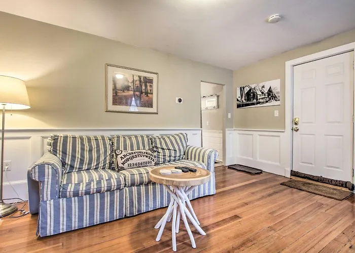 Inviting Salem Apartment Near Waterfront And Museums