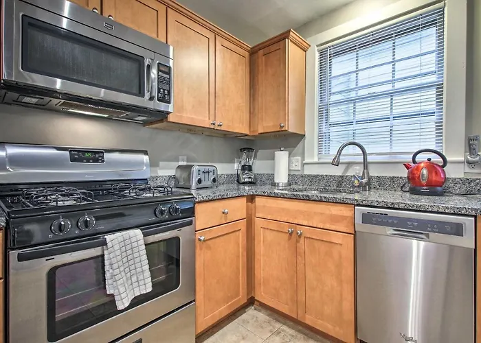 Inviting Salem Apartment Near Waterfront And Museums