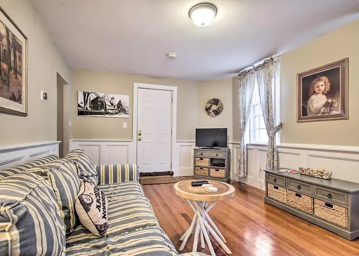 Inviting Salem Apartment Near Waterfront And Museums